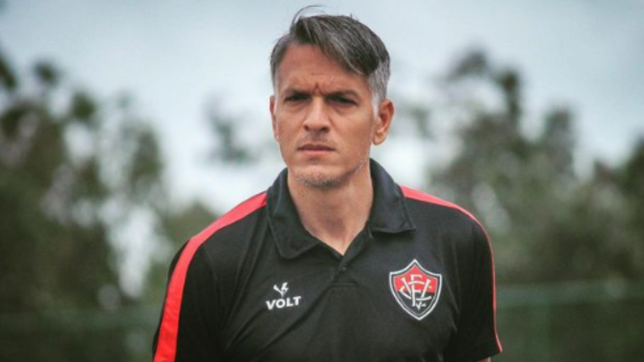 Vitória promove profissional a treinador da categoria sub-15